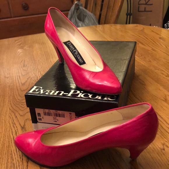 Evan Picone Shoes - Vintage (early 90s) Evan Picone pumps Evan Picone Shoes - Vintage (early 90s) Evan Picone pumps